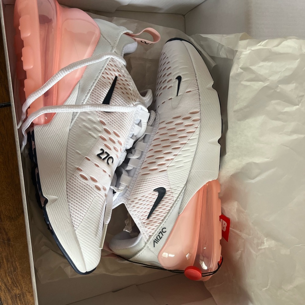 BRAND NEW - Nike air max 270 - size W6 - $130